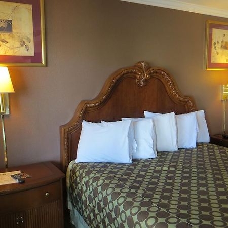 American Inn Stockton Buitenkant foto