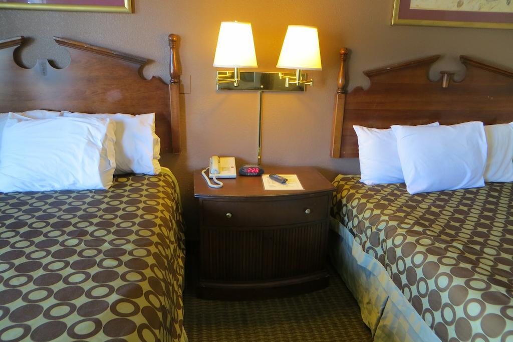 American Inn Stockton Buitenkant foto