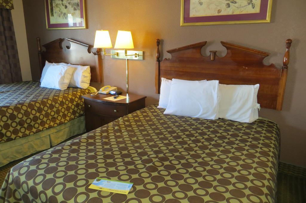 American Inn Stockton Buitenkant foto