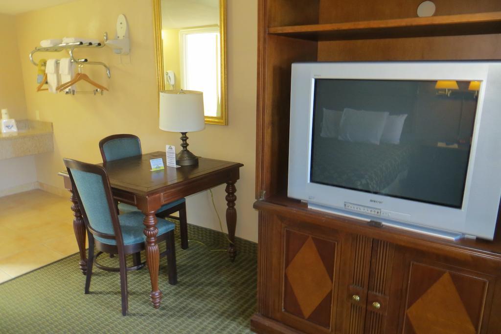 American Inn Stockton Buitenkant foto