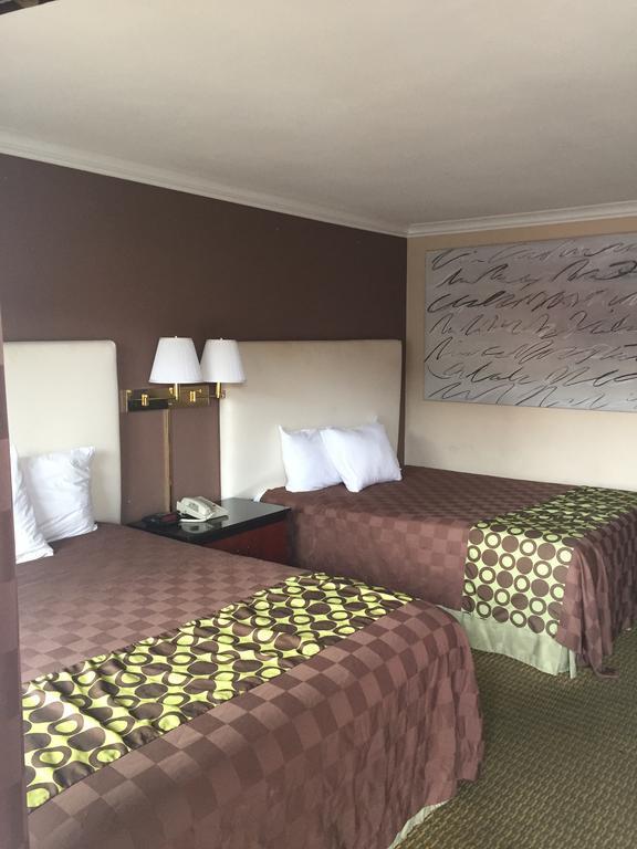 American Inn Stockton Buitenkant foto