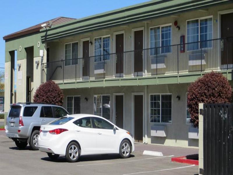 American Inn Stockton Buitenkant foto