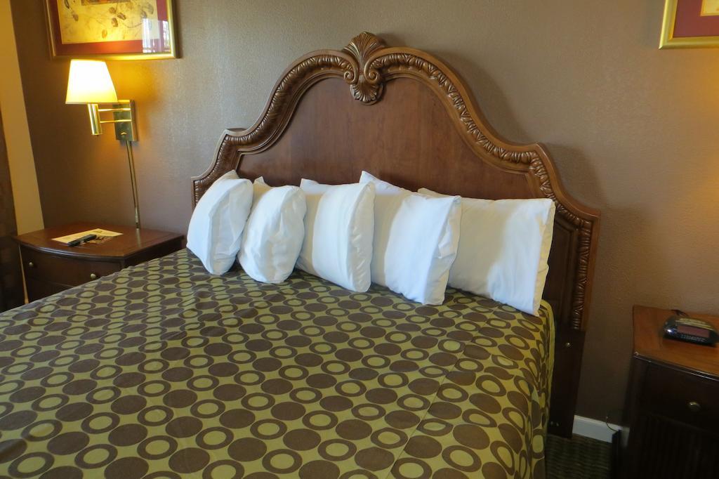 American Inn Stockton Buitenkant foto